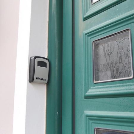 Anna'S House Apartment Vlikhon Ngoại thất bức ảnh