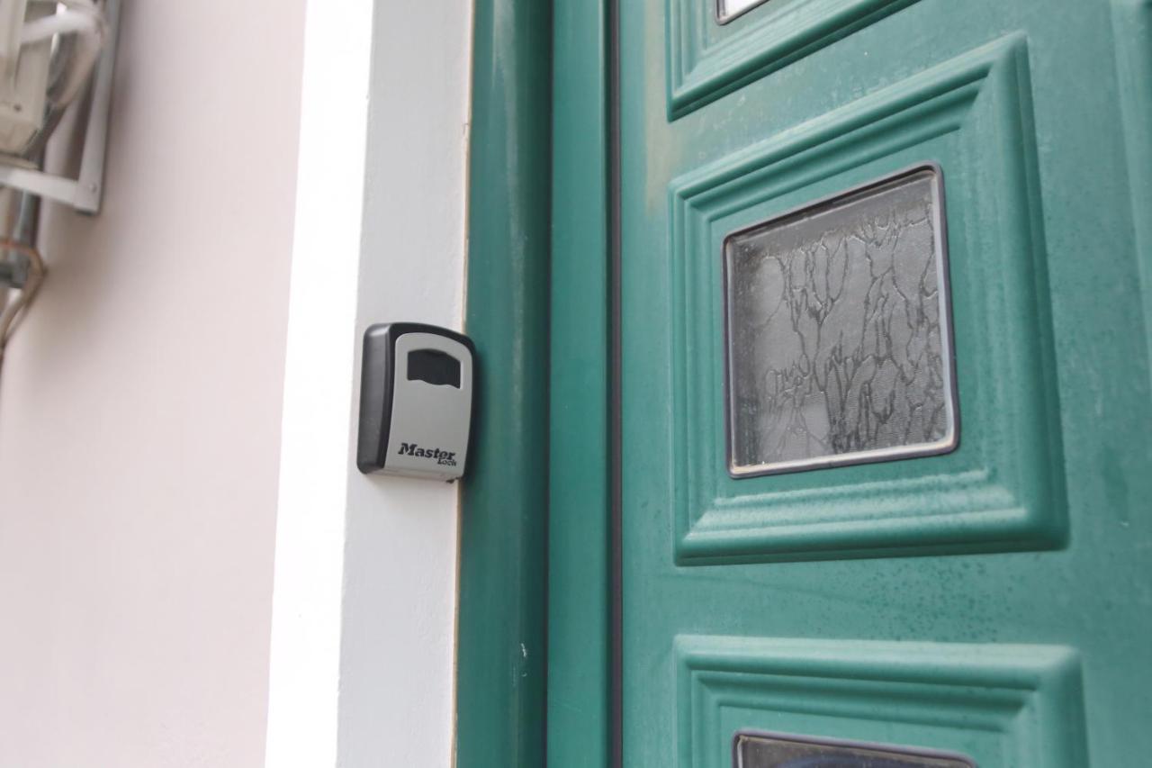 Anna'S House Apartment Vlikhon Ngoại thất bức ảnh